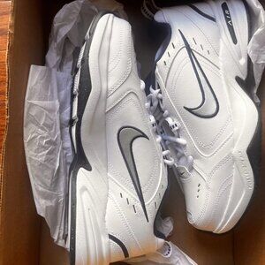 Mens Nike Air Monarch IV 415445-102 White Casual Shoes Sneakers Size 11 NWOB